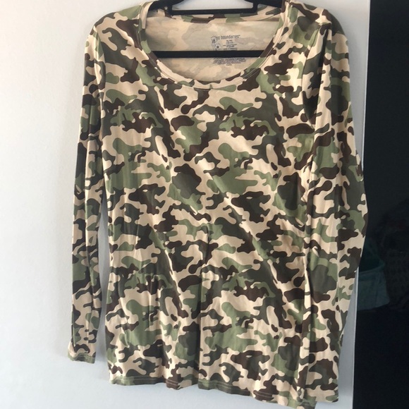 Camo top new without tags - Picture 1 of 1